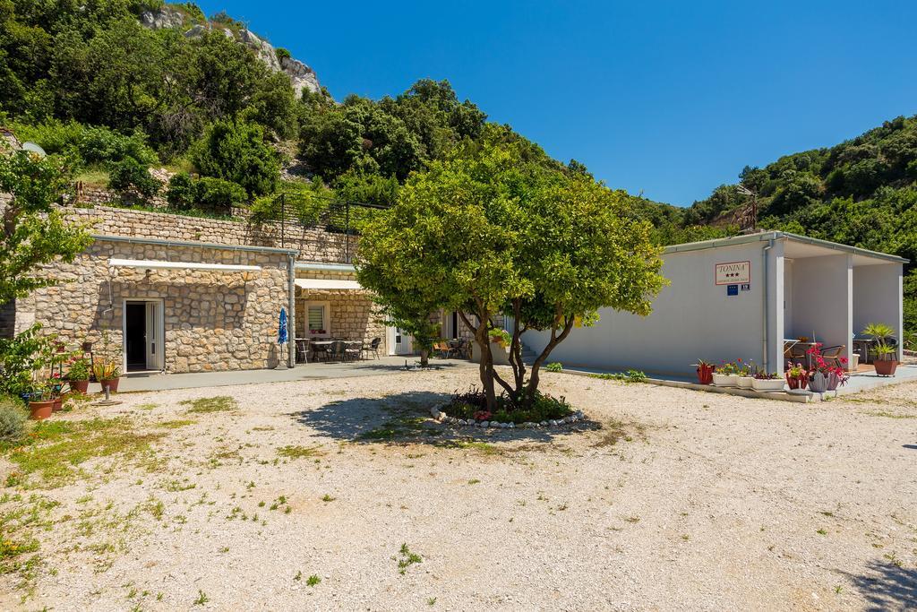 Apartment Studios Tonina