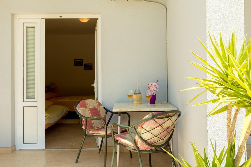 Apartment Studios Tonina