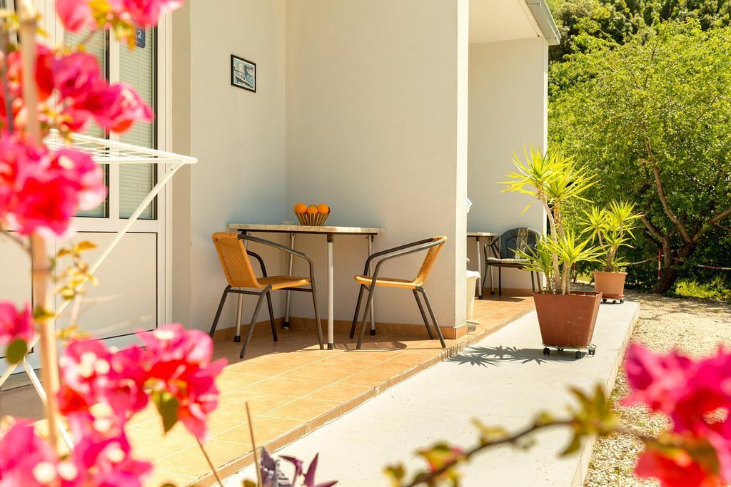 Apartment Studios Tonina *
