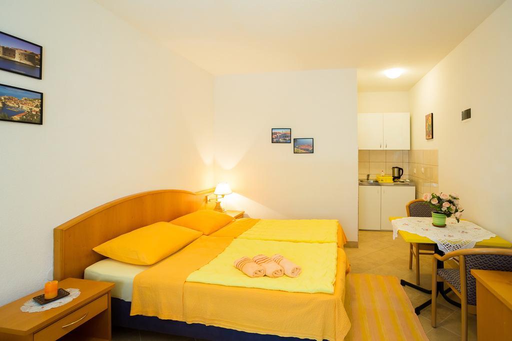 Apartment Studios Tonina