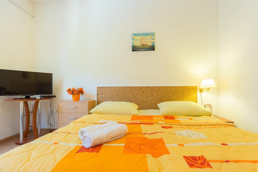 Apartment Studios Tonina
