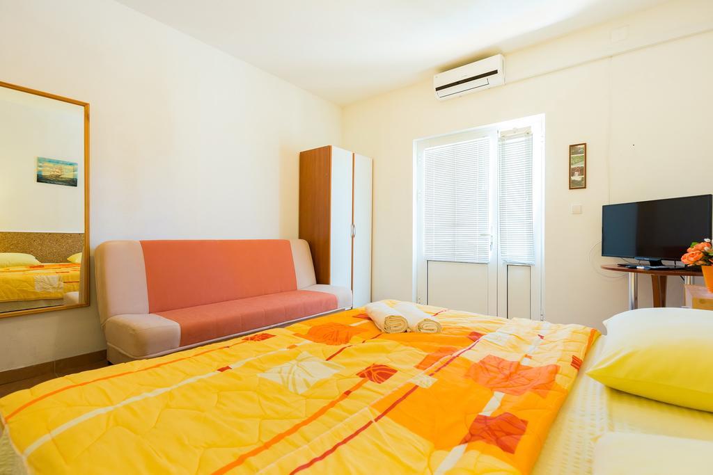 Apartment Studios Tonina *